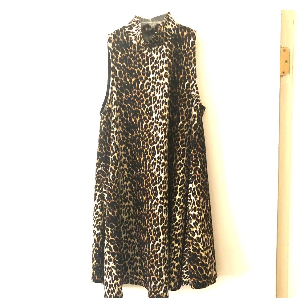 Short leopard print dress